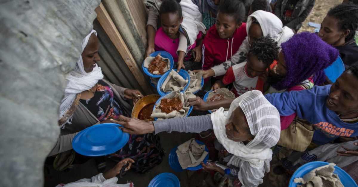 Милиони все още се нуждаят от храна, тъй като ООН възобновява помощта след заговор за кражба на зърно
