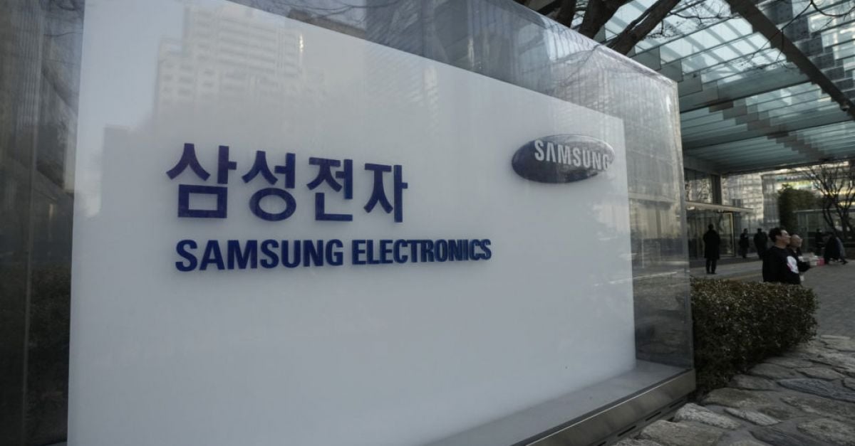 Samsung Electronics отчете годишен спад от 34% в оперативната печалба