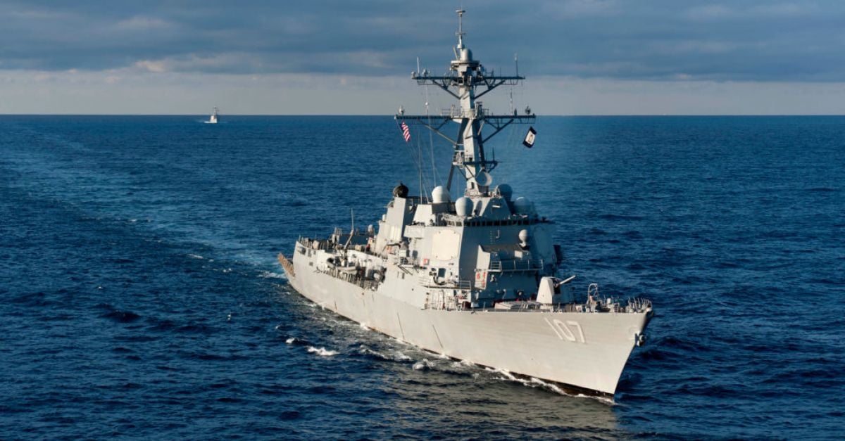 Разрушител на военноморските сили на САЩ в Червено море свали