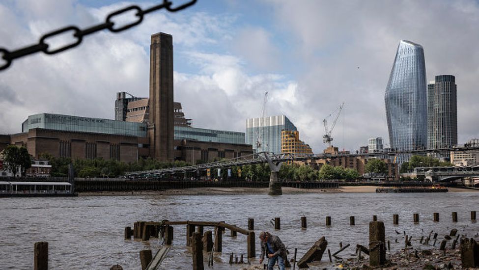 Man Dies After Falling From London's Tate Modern Gallery