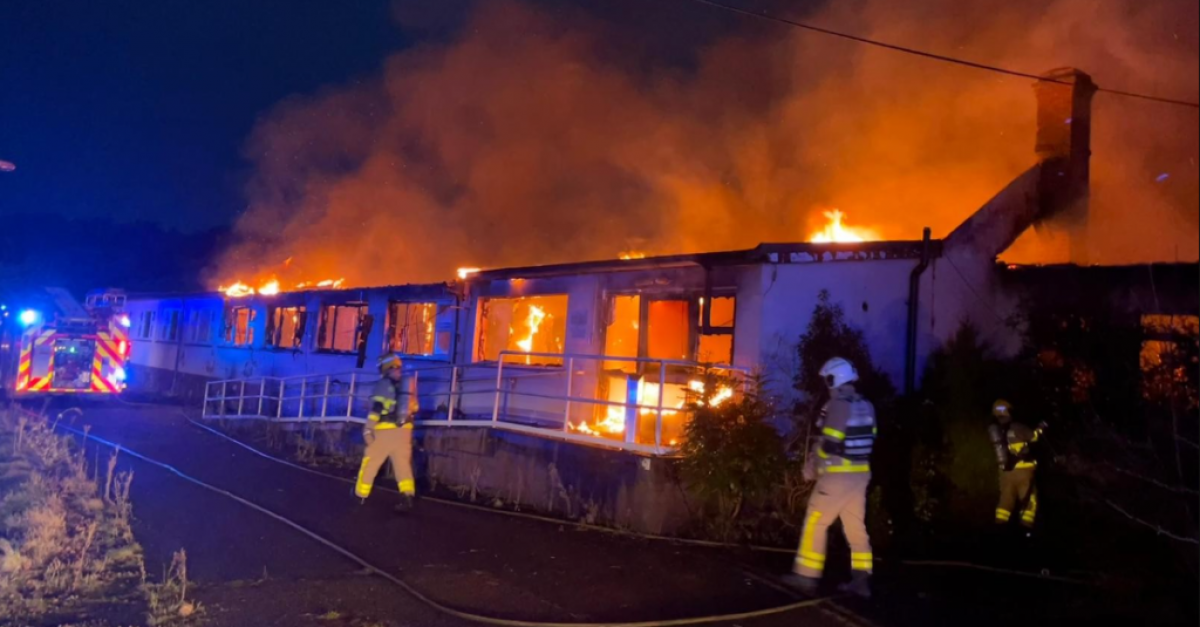 Седем екипа на противопожарната бригада се борят с пожара в празни сгради в Дъблин