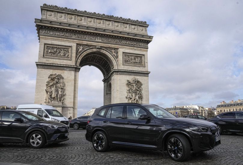 Paris Votes On Ramping Up Parking Fees For 4X4S