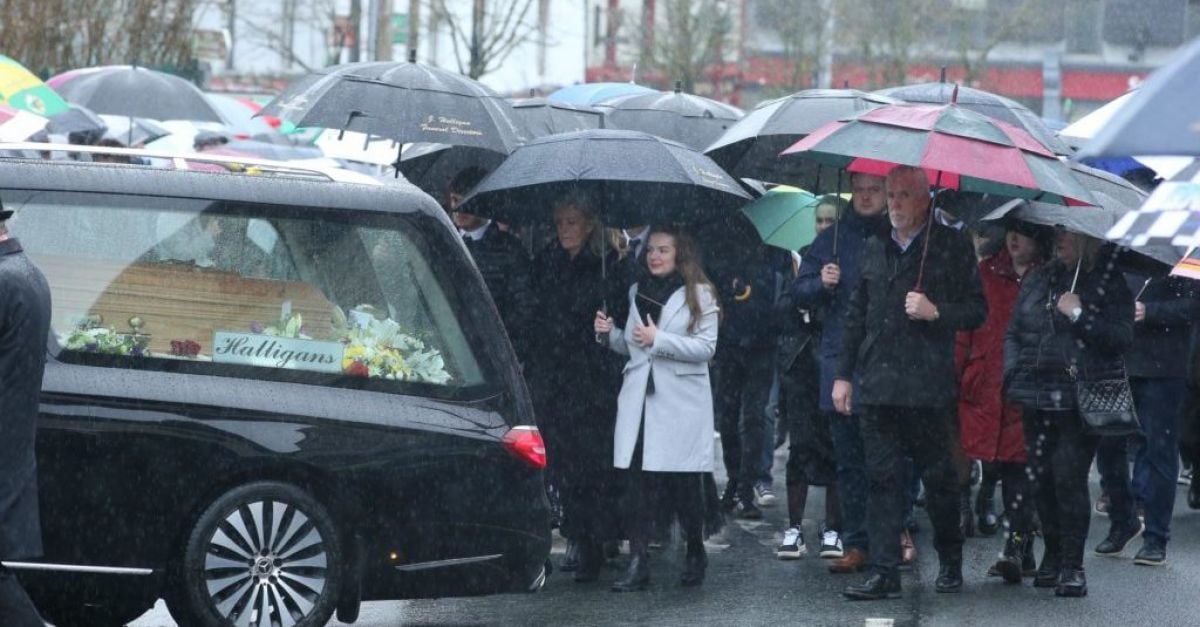 Провежда се погребение на млад мъж, загинал при катастрофата в Карлоу