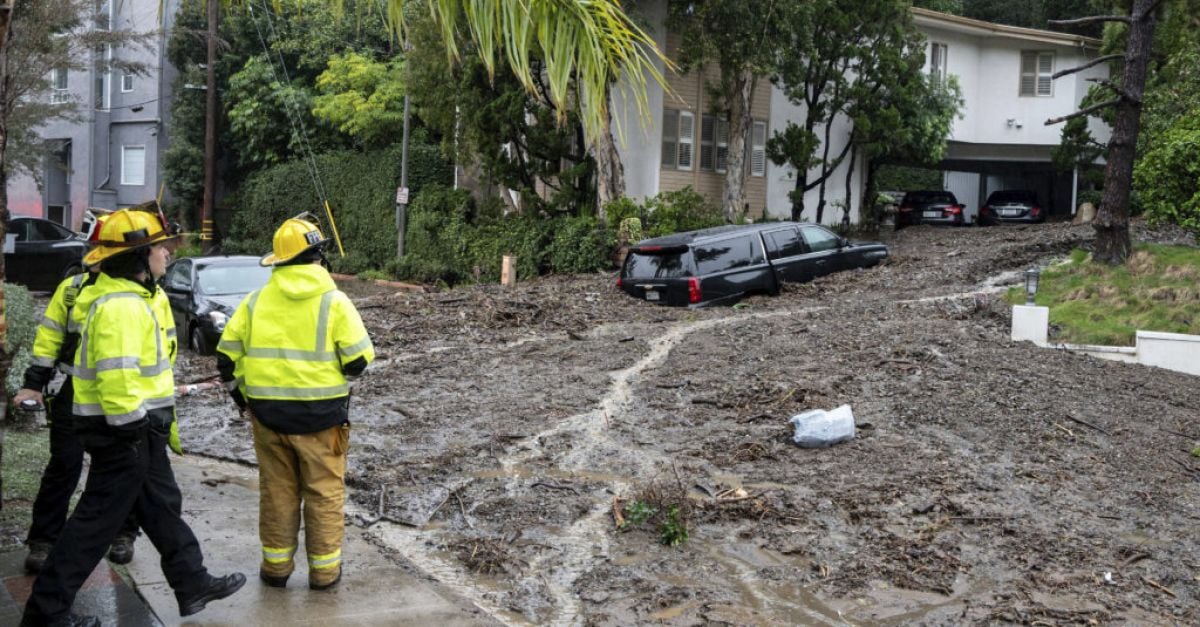 Лос Анджелис регистрира повече от 400 кални свлачища по време на силна буря