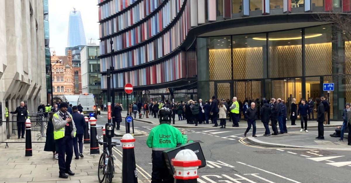 Олд Бейли в Лондон е евакуиран на фона на тревога за пожар