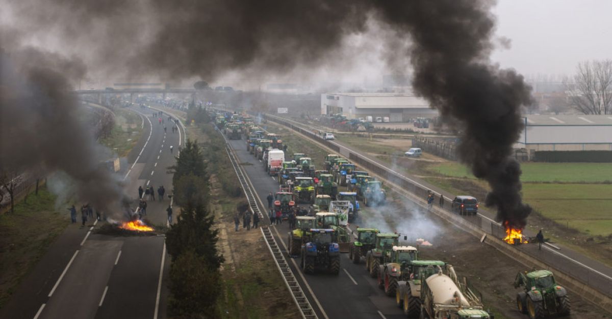 Хиляди фермери в Испания организираха втори ден протести срещу трактори