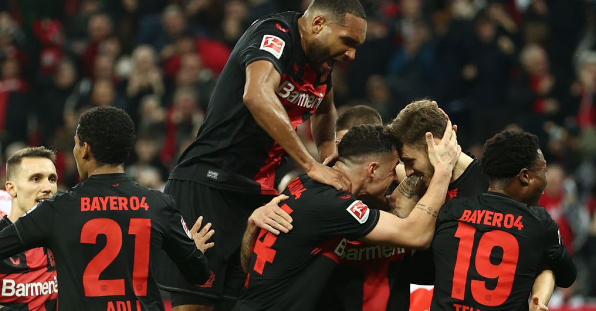 Непобеденият Леверкузен надигра Байерн Мюнхен с 3-0, за да поеме контрола над надпреварата за титлата