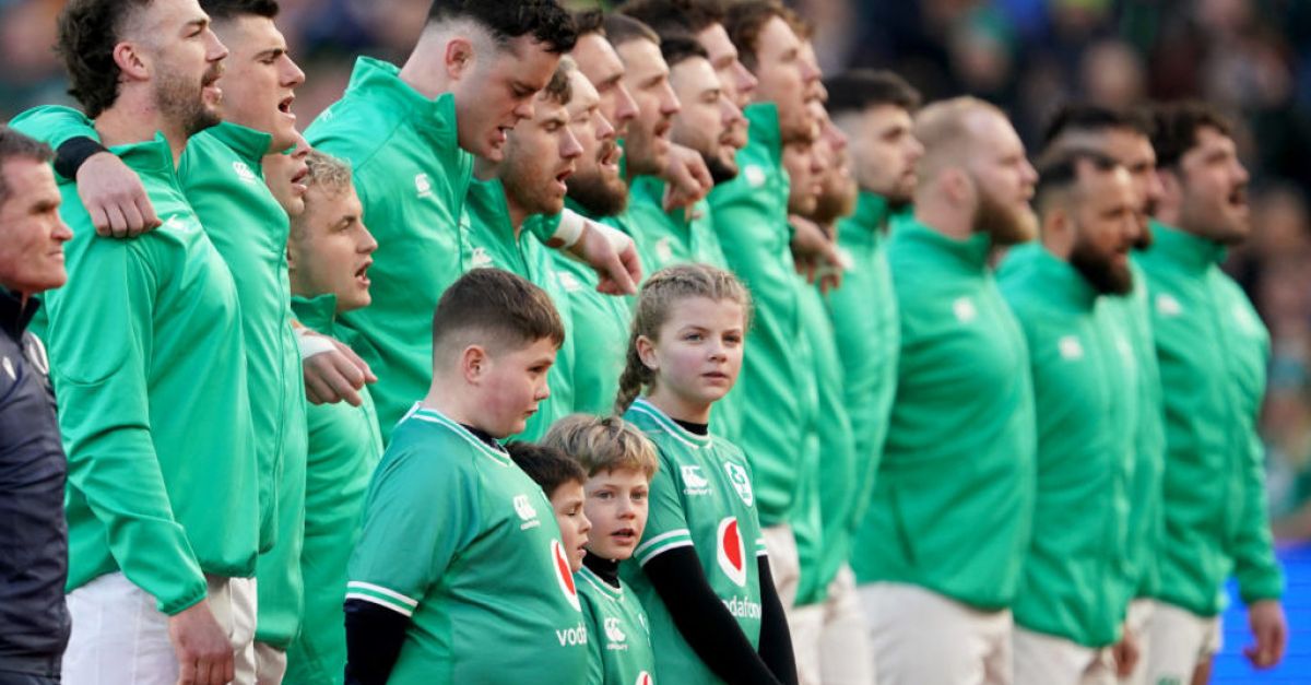 Селекционерът на Ирландия Анди Фарел беше очарован от представянето на химна на младия Стиви Мълруни