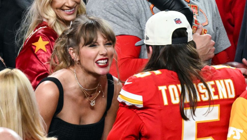 How To Perfect A Red Lip Like Taylor Swift At The Super Bowl