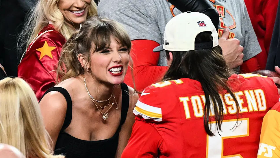 How To Perfect A Red Lip Like Taylor Swift At The Super Bowl