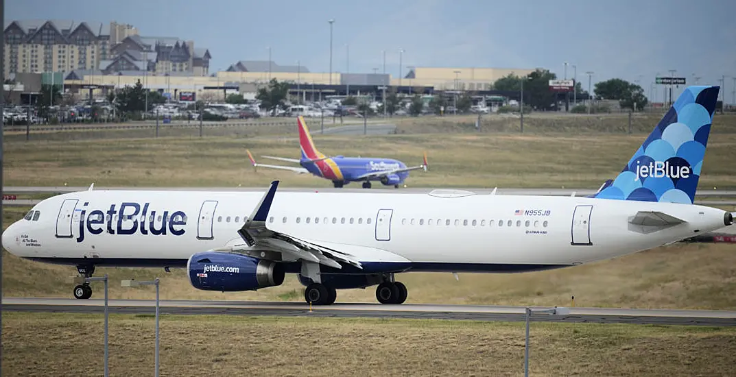 Jetblue Shares Rise As Activist Investor Carl Icahn Takes Stake In Us Airline