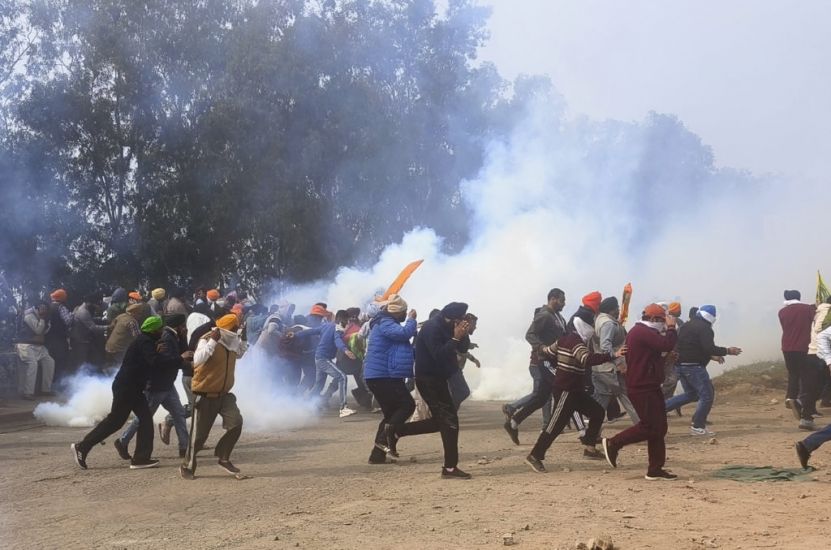 Police Use Tear Gas On Indian Farmers At New Delhi Protest Over Crop Prices