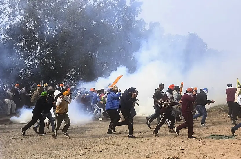 Police Use Tear Gas On Indian Farmers At New Delhi Protest Over Crop Prices