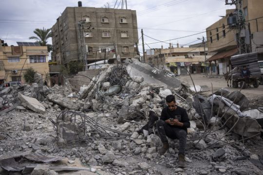 Palestinians Leave One Of Gaza’s Main Hospitals After Weeks Of Heavy Fighting
