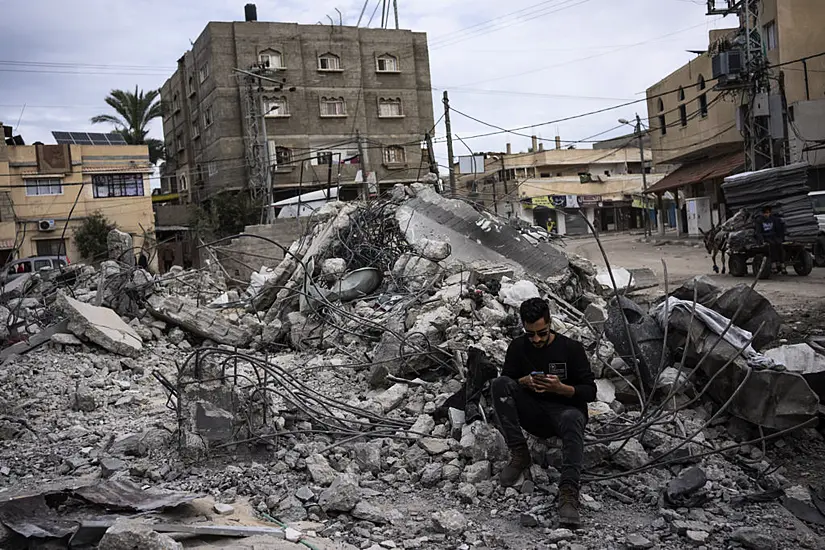 Palestinians Leave One Of Gaza’s Main Hospitals After Weeks Of Heavy Fighting