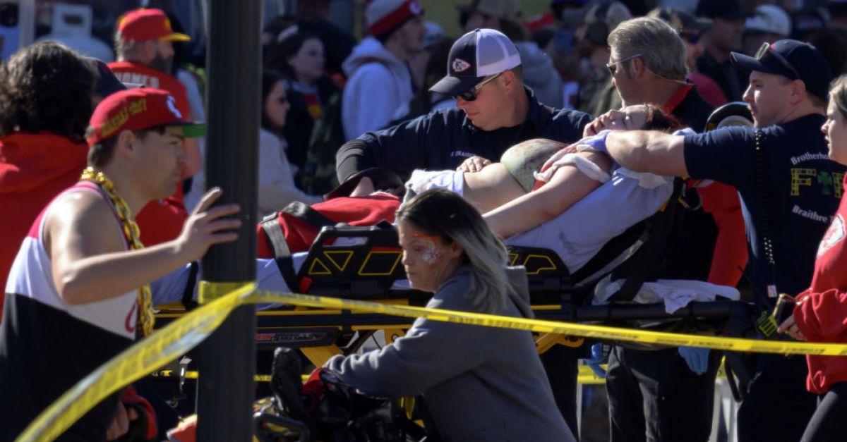 Няколко ранени след стрелба близо до парада на Super Bowl