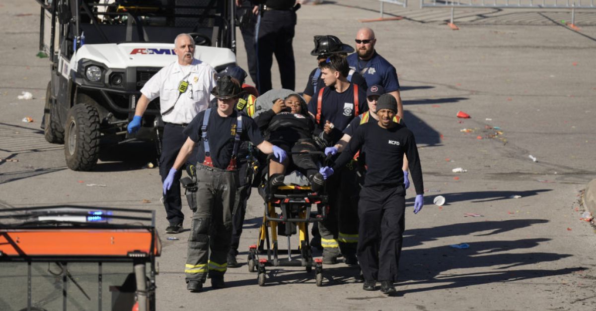 Един убит и до 15 ранени след стрелба близо до парада на Kansas City Chiefs