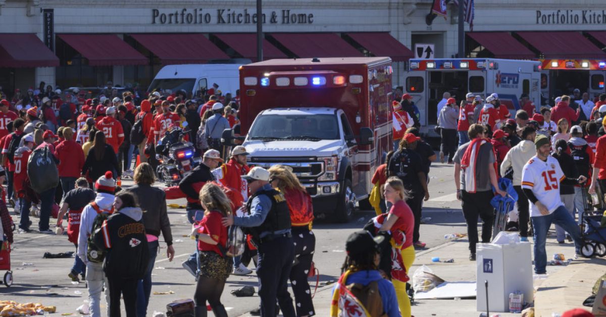 Властите в Канзас Сити казаха че масовата стрелба която се
