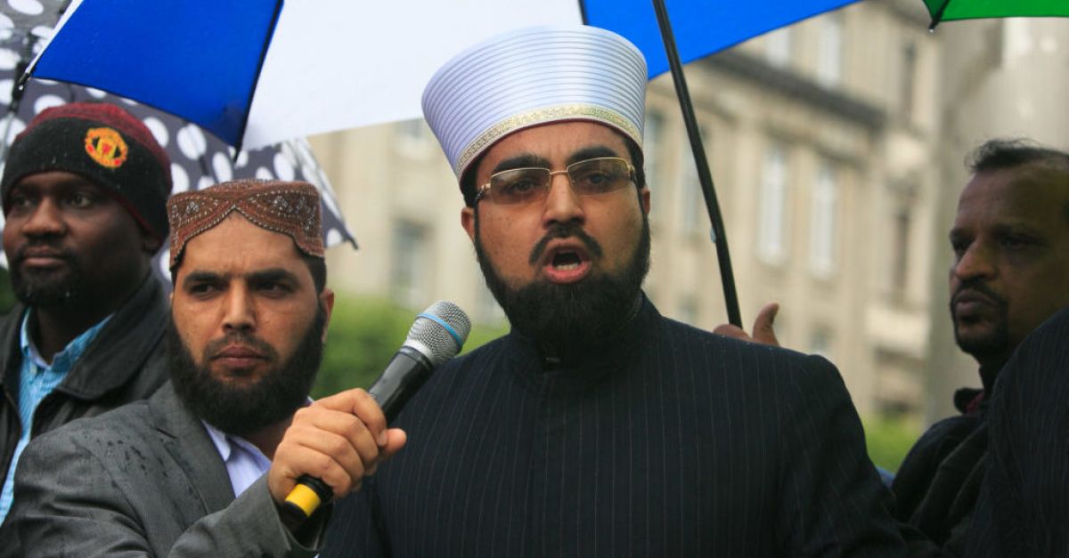 Джамиите ще се нуждаят от мерки за сигурност на фона на нарастващата омраза, казва имам
