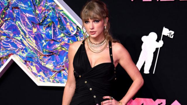 Taylor Swift Donates $100,000 To Family Of Woman Killed At Chiefs’ Parade
