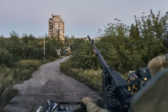 Ucrânia retirando-se de Avdiivka após longo ataque russo