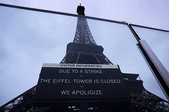 Strike Over Finances Closes Paris’s Eiffel Tower