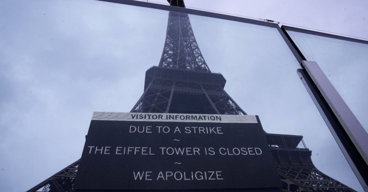 Посещенията на Айфеловата кула бяха прекъснати в понеделник поради стачка