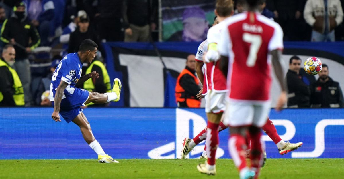 Брилянтен удар на Галено в последния издих обрича Арсенал на поражение в първия мач в Порто