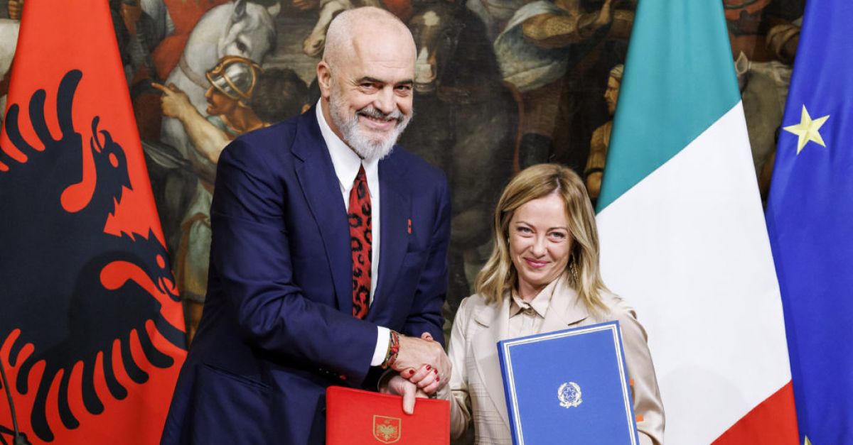 Парламентът на Албания ще гласува сделка с Италия за задържане