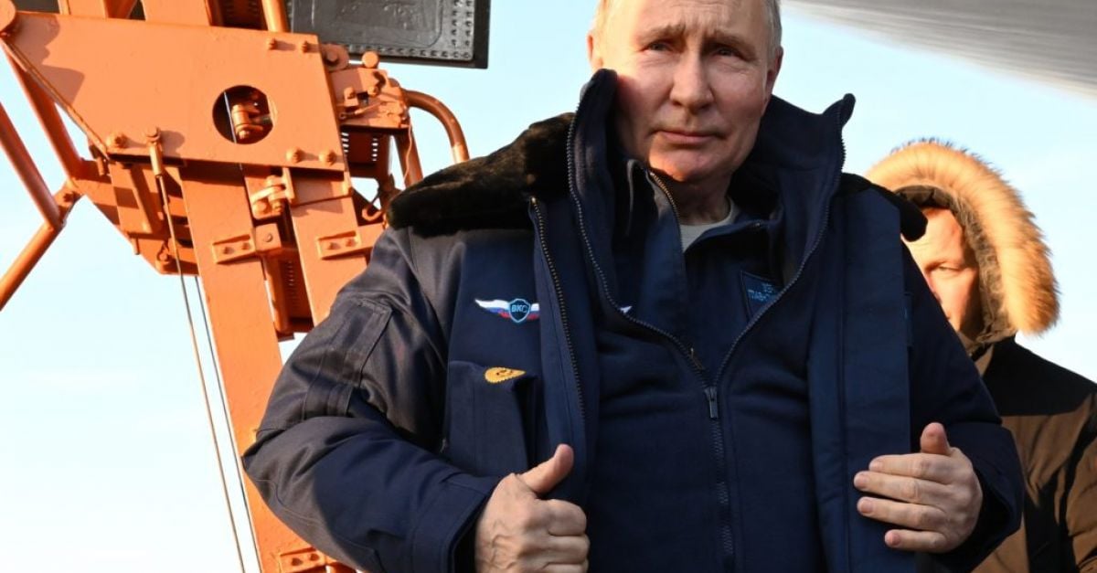 Руският президент Владимир Путин зае мястото на втория пилот в