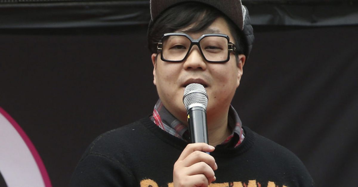 Лий Хо-янг, виден K-pop композитор и продуцент, по-известен с професионалното