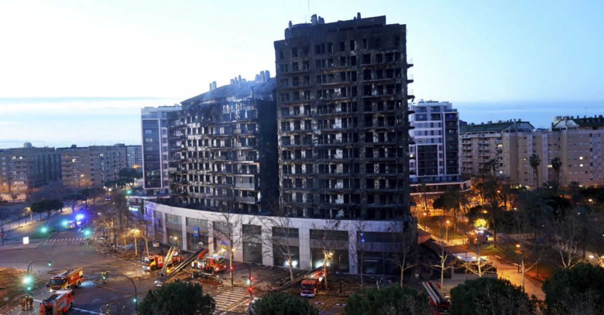 Броят на загиналите след пожар в жилищен блок във Валенсия се увеличи до 10