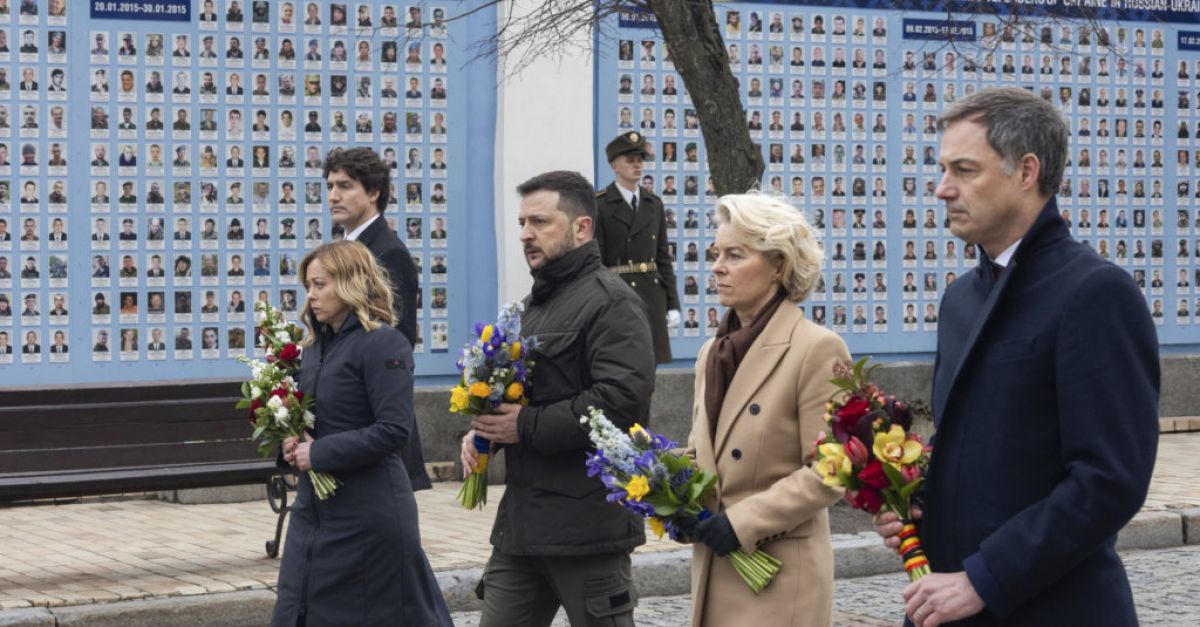 Президентът Володимир Зеленски приветства западните лидери в Киев, за да