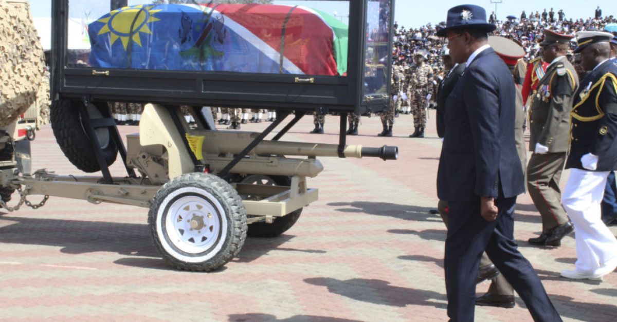 Президентът на Намибия Хаге Гейнгоб беше положен в гробището на