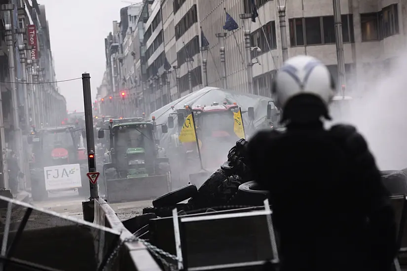 Angry Farmers Clash With Police Near Eu’s Headquarters In Fresh Show Of Force