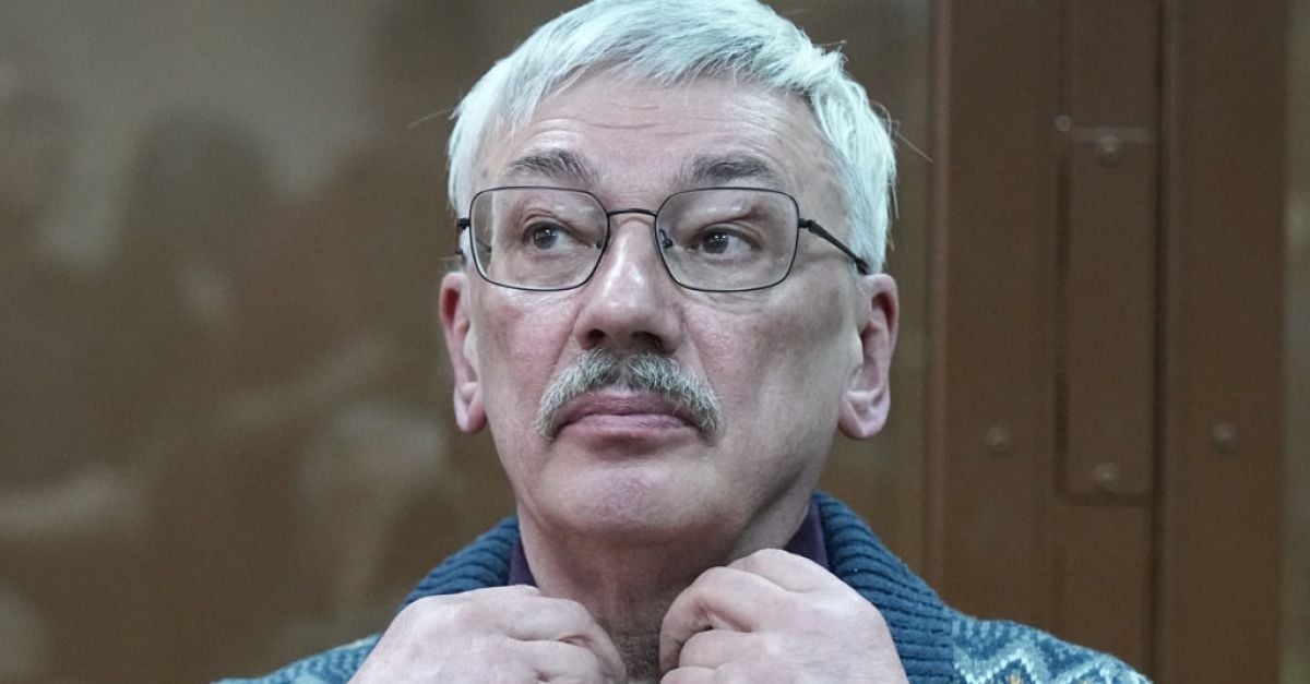 Московски съд осъди правозащитник за 30 месеца затвор за военни критики в Украйна