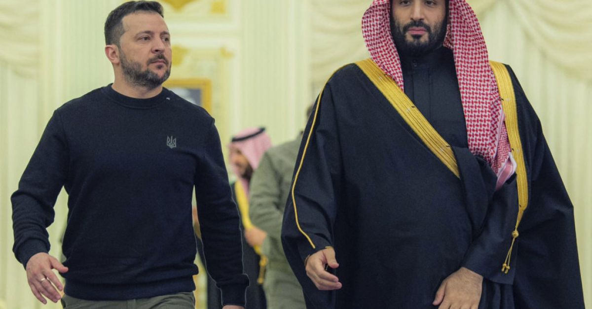Зеленски се среща със саудитския престолонаследник, за да обсъдят мирното споразумение и връщането на военнопленниците