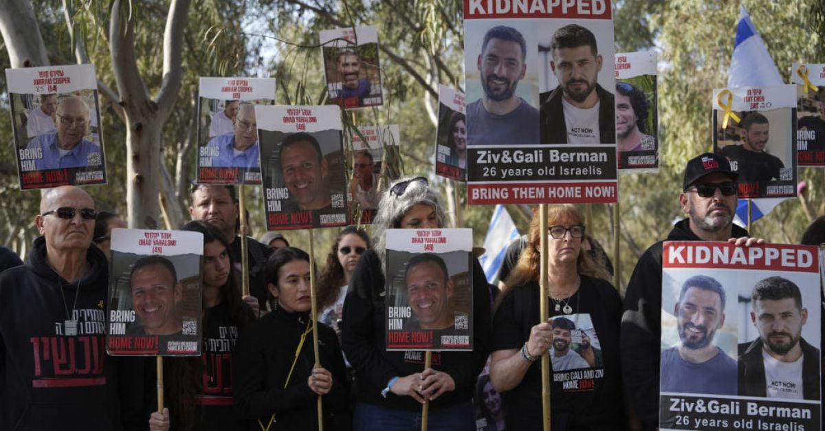 Семействата на заложниците, задържани в Газа, и техните поддръжници започват