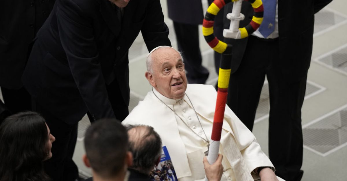 Папата се появи на седмичната си аудиенция след като отмени