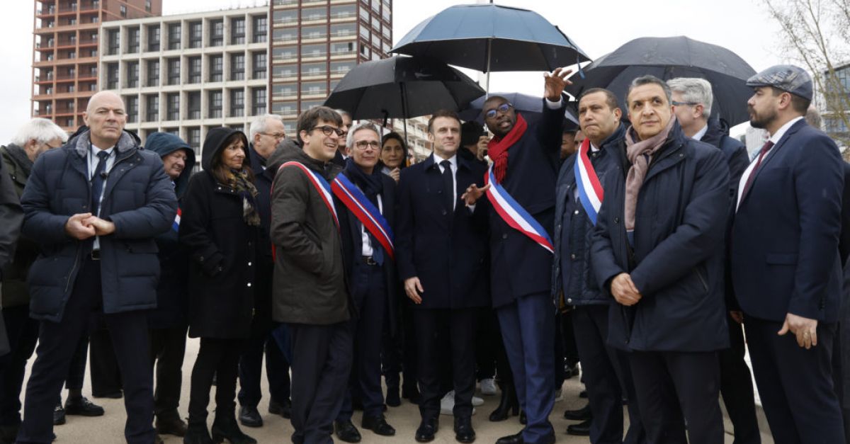 Френският президент Еманюел Макрон обеща да плува в река Сена