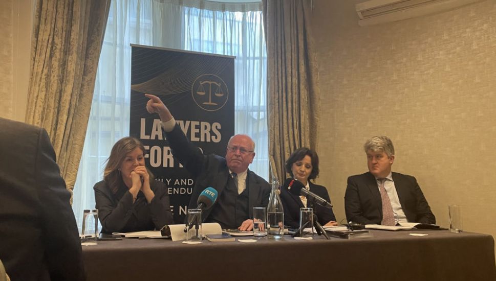 Lawyers For No Vote Label Referendum's Proposals ‘Unclear’ And ‘Toothless’