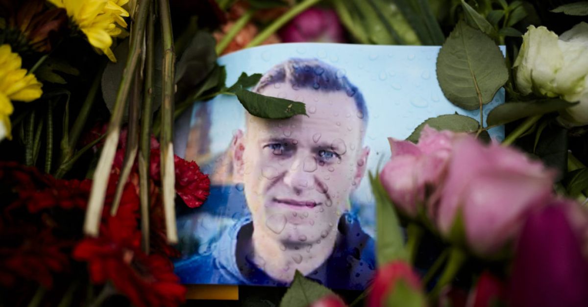 Стотици се събраха в Москва за погребението на руския опозиционен лидер Алексей Навални