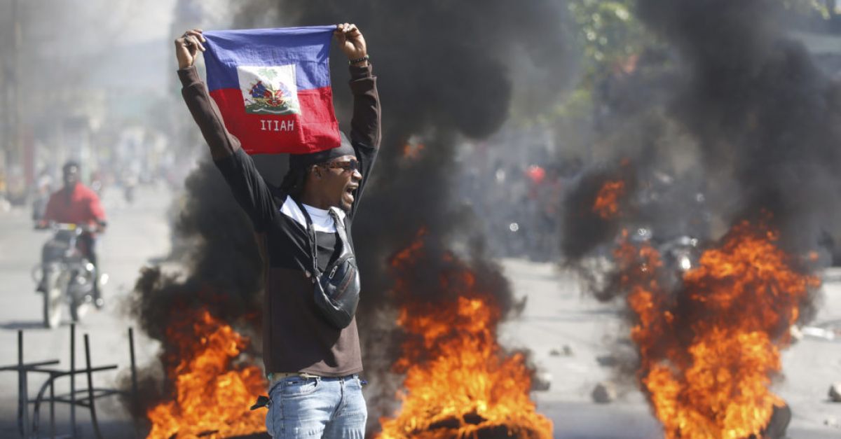 Хаитянската полиция беше поразена от поредица от координирани насилствени атаки
