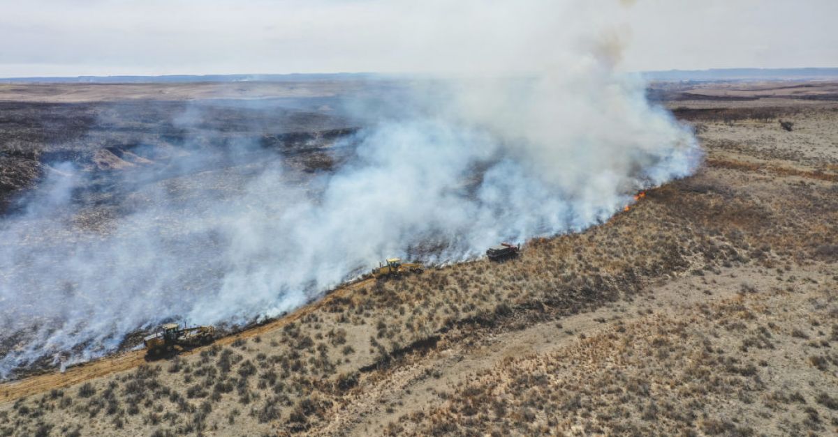 Пожарникарите са изправени пред трудни метеорологични условия на фона на битката с горския пожар в Тексас