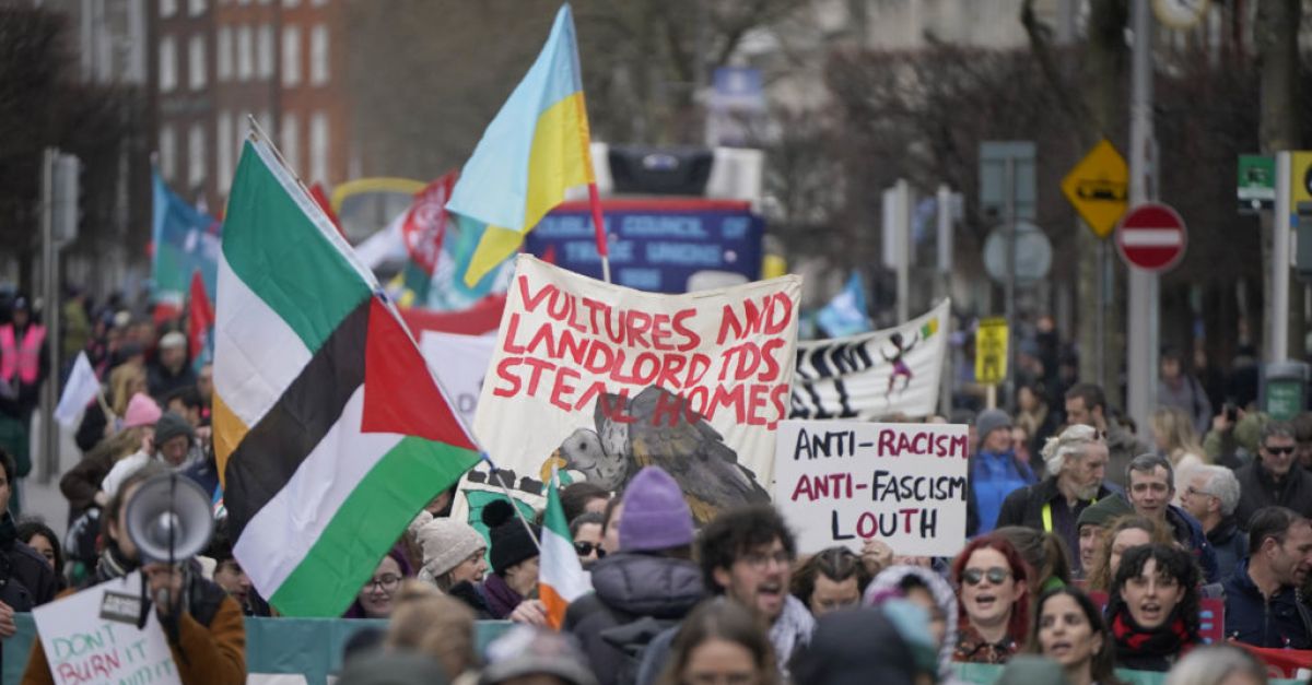Митинг в Дъблин чу призиви за силен лидер и действия срещу омразата и насилието