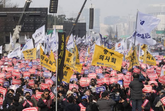 Doctors Stage Massive Demo In Seoul Against Medical School Admissions Policy