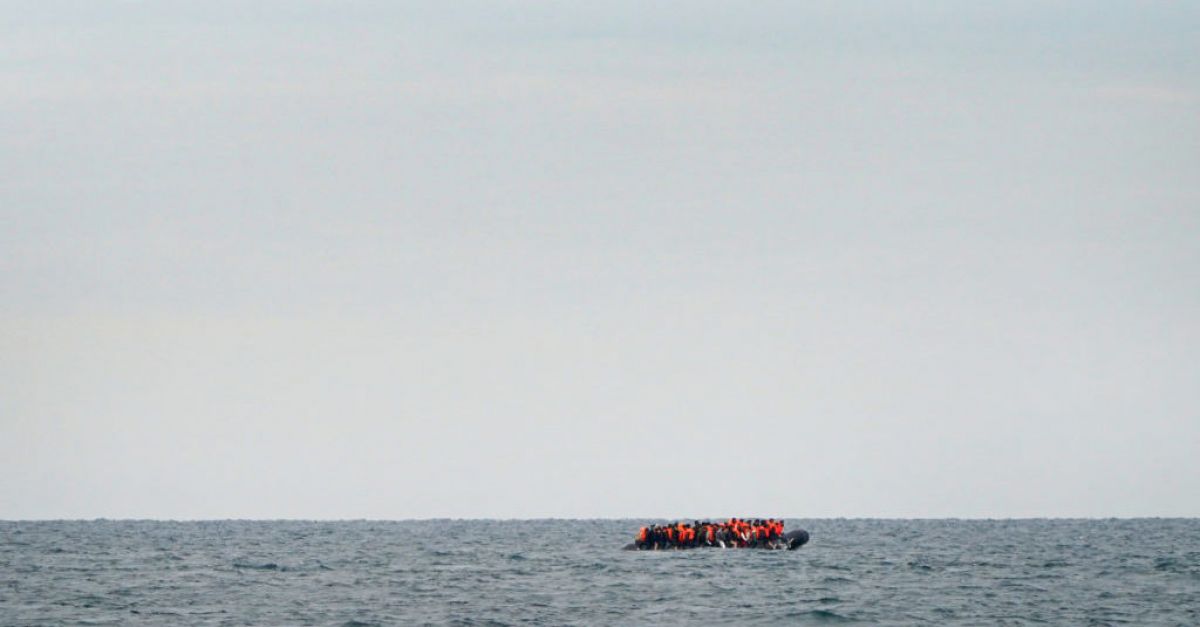 Седемгодишно момиче загина след като лодка превозваща 16 мигранти се