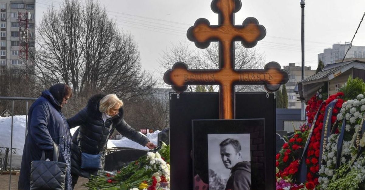 Руският шеф на шпионажа казва, че Алексей Навални е починал от естествена смърт