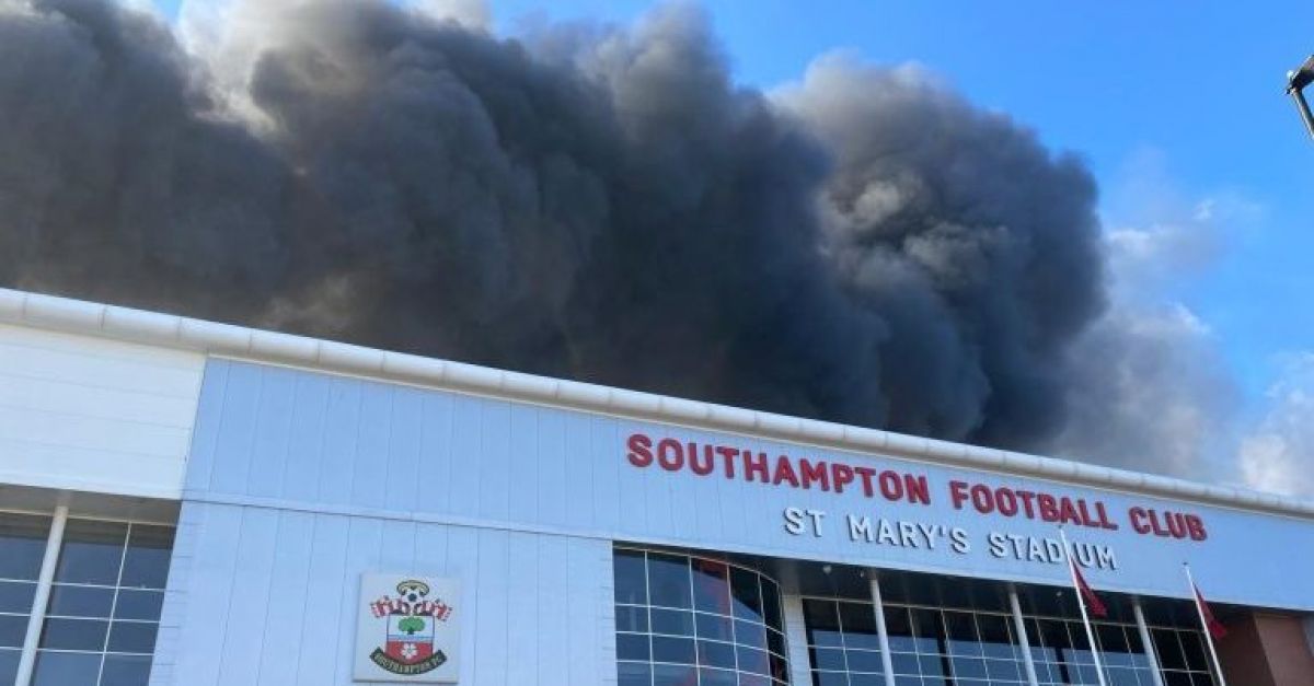 Срещата между Саутхемптън и Престън беше отложена след огромен пожар близо до стадион 