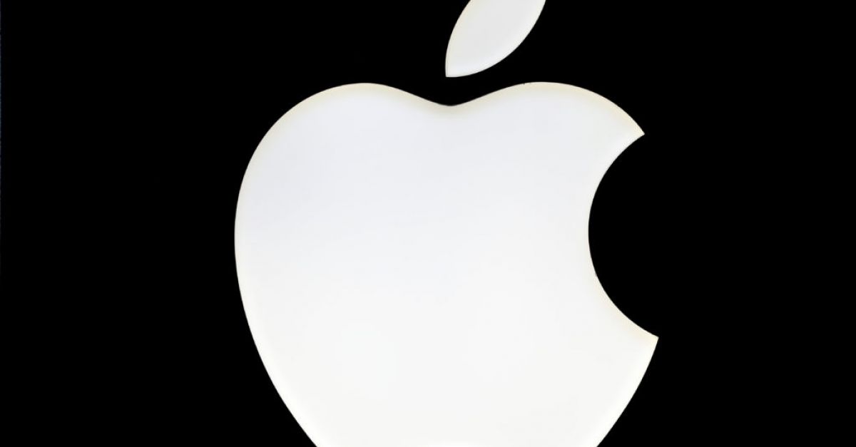 Apple отваря малки пукнатини в цифровата крепост на iPhone като